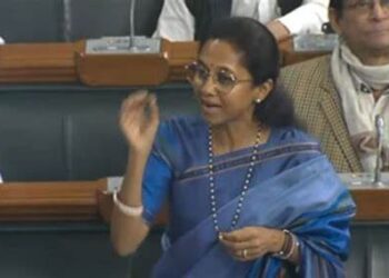 Winter Session of Parliament : सुप्रिया सुळे, शशी थरूर यांच्यासह 49 खासदारांवर लोकसभेतून निलंबनाची कारवाई; 141 खासदार संसदेबाहेर, नेमकं काय आहे प्रकरण, वाचा सविस्तर