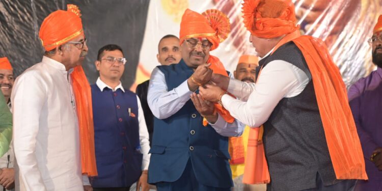 Pune : प्रतापगड पायथ्याचे स्वराज्यद्रोही अतिक्रमण खंबीरपणे हटविल्याबद्दल सुधीर मुनगंटीवारांचा ‘हिंदवी स्वराज्य भूषण वीर जिवा महाले’ पुरस्काराने सन्मान; सुवर्णकंकणाची भेट