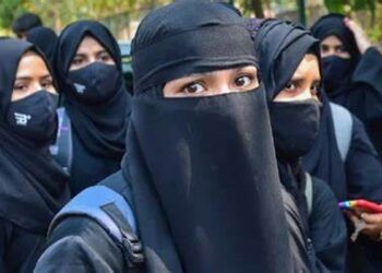 Karnataka ‘Hijab’ Case : ‘शैक्षणिक संस्थांना घाणेरड्या राजकारणापासून वाचवा’, हिजाब बंदी उठवल्या प्रकरणी भाजपची काँग्रेसवर टीका