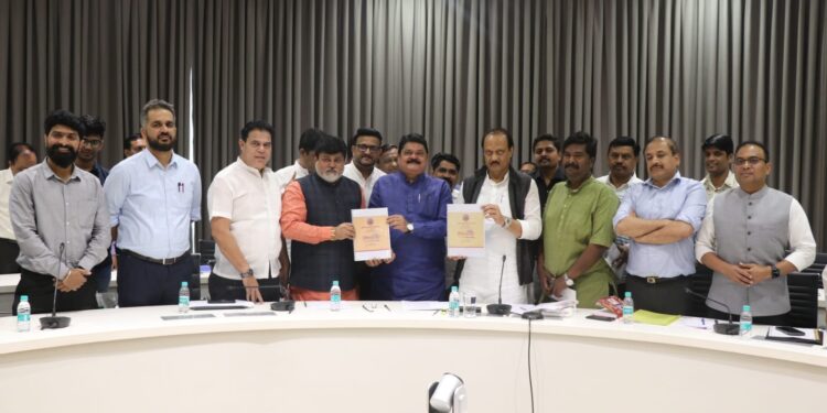 अखिल भारतीय मराठी नाट्य संमेलनाचे शतक ! यंदाचे 100 वे नाट्य संमेलन पिंपरी चिंचवाडमध्ये जिल्हा नियोजन समितीच्या माध्यमातून 20 लाखाचा निधी, पालकमंत्री अजित पवार यांची घोषणा