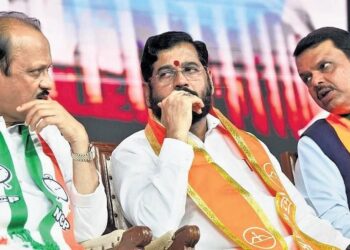 Maharashtra Politics : “सत्तेत आम्ही समसमान वाटेकरी, जेवढ्या शिंदे गटाला तेवढ्याच जागा आम्हाला पण द्या…! ” सत्ताधाऱ्यांच्या गोटात धुसफूस, नवीन वर्षात अमित शहा घेणार बैठक