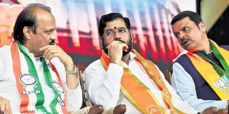 Maharashtra Politics : “सत्तेत आम्ही समसमान वाटेकरी, जेवढ्या शिंदे गटाला तेवढ्याच जागा आम्हाला पण द्या…! ” सत्ताधाऱ्यांच्या गोटात धुसफूस, नवीन वर्षात अमित शहा घेणार बैठक