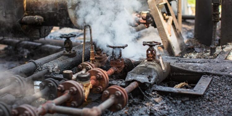 Gujarat Gas Leak : वडोदरातील फार्मा फॅक्टरीमध्ये गॅस गळती, 4 कामगार रुग्णालयात दाखल