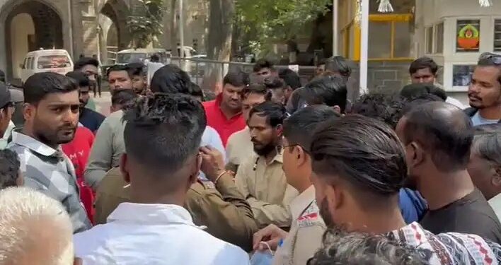 Yerawada Prisoner Murder : येरवडा कारागृह हादरले ! कारागृहात कैद्याची हत्या, कारागृह पोलिसावर गुन्हा दाखल करेपर्यंत मृतदेह स्वीकारणार नाही, ससूनमध्ये नातेवाईकांचा ठिय्या