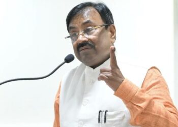 सिनेनाट्य रसिकांसाठी चांगली बातमी : महाराष्ट्रातील 36 जिल्ह्यांत 75 सिनेनाट्यगृहे उभारणार ! मंत्री सुधीर मुनगंटीवार यांची माहिती