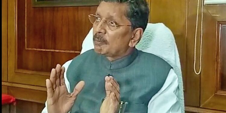 Transport Union Strike : स्कूलबस चालकांनी संपात सहभाग घेतला तर… शालेय शिक्षण मंत्री दीपक केसरकर यांनी खडसावून सांगितले