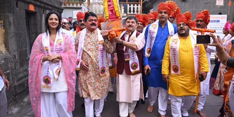 100th Theatre Festival : अखिल भारतीय मराठी नाट्य संमेलनास दिमाखात सुरुवात; प्रसिद्ध मराठी सिने-नाट्य कलावंतांसोबत पारंपारिक लोककलांनी सजली नाट्यदिंडी