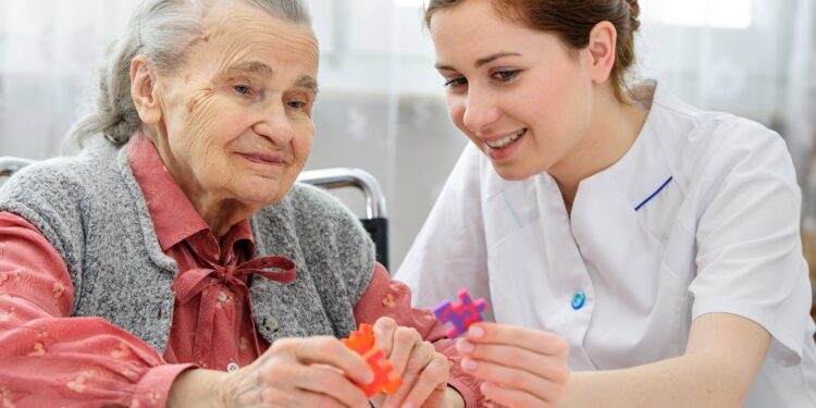 Dementia : तुम्हीही रोज ७ ते ८ तास झोप घेत नाही का? सावध व्हा ; होऊ शकतो Dementia चा त्रास, हे उपाय अवश्य करा !