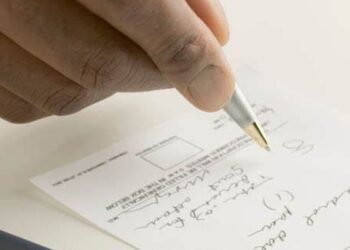 डॉक्टरांनो अक्षर सुधारा ! ओडिसा उच्च न्यायालयाचे आदेश, प्रीस्क्रिप्शनवर zig-zag लिखाण बंद करा, डॉक्टरांना आदेश