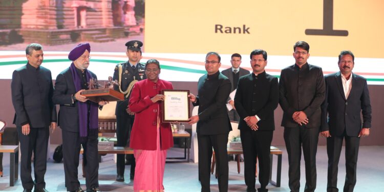 CM EKNATH SHINDE : केंद्राच्या स्वच्छ सर्वेक्षण अभियानात महाराष्ट्र अव्वल ! स्वच्छता प्रेमी नागरिक, राबणारे सफाई कामगारच यशाचे खरे हीरो, सासवडला प्रथम तर लोणावळा तृतीय !