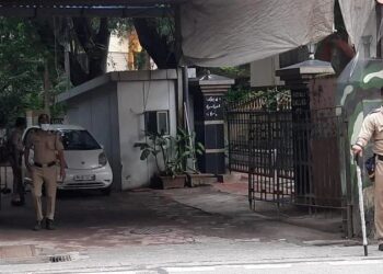 धक्कादायक बातमी : ‘मातोश्री’ बाहेर घातपाताची शक्यता; नियंत्रण कक्षाला फोन, पोलीस यंत्रणा अलर्ट