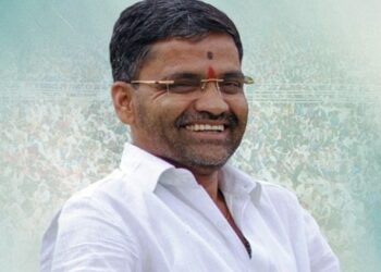 Ahmadnagar : महायुती मेळाव्यास आमदार निलेश लंके यांची अनुपस्थिती; तर त्यांच्या पत्नी म्हणतात लोकसभा निवडणूक लढवणारच ! नगरचे राजकीय वातावरण ढवळले