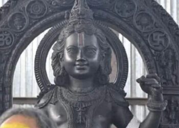 Ayodhya : प्रभू श्रीरामांच्या लोभस मूर्तीची पहिली झलक पाहिलीत का ? शिल्पकार अरुण योगीराज यांनी साकारली तेजस्वी मूर्ती