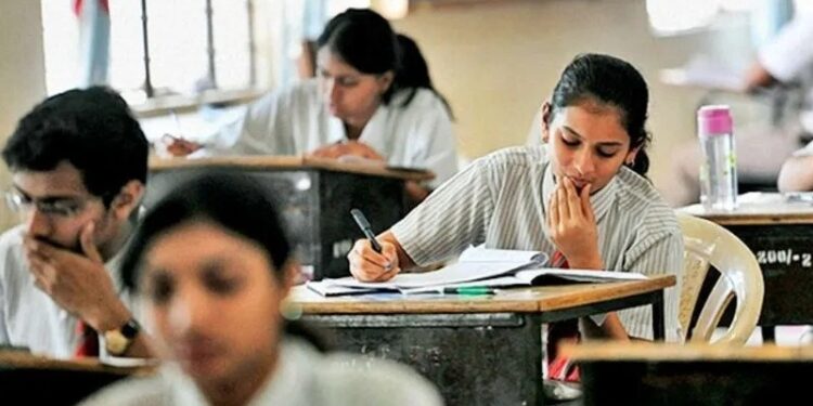 IMP NEWS : दहावी-बारावीच्या विद्यार्थ्यांसाठी महत्त्वाची बातमी ! परीक्षेच्या निर्धारित वेळेनंतर 10 मिनिटे वाढवून मिळणार