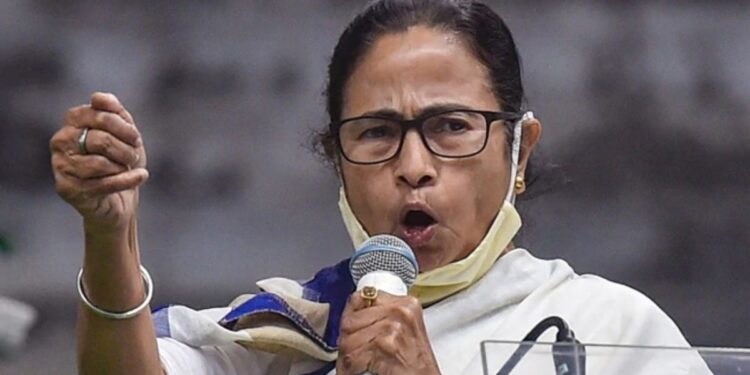 मोठी बातमी : पश्चिम बंगालच्या मुख्यमंत्री ममता बॅनर्जी यांच्या गाडीला अपघात, उपचार सुरु