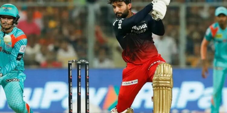 India vs England Test Series : भारत आणि इंग्लंड कसोटी मालिकेत विराट कोहलीच्या जागी ‘या’ खेळाडूला संधी !