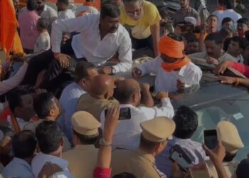 BIG NEWS : लोणावळ्यात पोलिसांनी जरांगे पाटलांचा मोर्चा अडवला, चर्चा सुरू