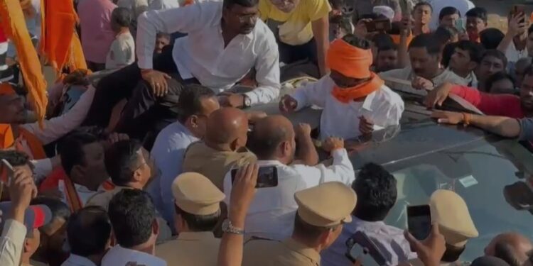 BIG NEWS : लोणावळ्यात पोलिसांनी जरांगे पाटलांचा मोर्चा अडवला, चर्चा सुरू