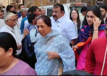 Rohit Pawar ED Inquiry : आमदार रोहित पवार यांची आज पुन्हा एकदा ED चौकशी; नातवासाठी आजी प्रतिभा पवार दिवसभर पक्ष कार्यालयात उपस्थित राहणार, बारामतीत समर्थक आक्रमक