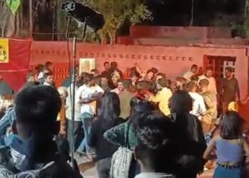 PUNE : सावित्रीबाई फुले पुणे विद्यापीठात रामायणाच्या नाटकावरून महाभारत ! VIDEO