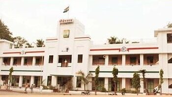 Pune Congress Bhavan : पुण्यात काँग्रेस भवनमध्ये मुद्द्यांची लढाई थेट गुद्यांवर; विद्यार्थी संघटनेच्या उपाध्यक्षास मारहाण