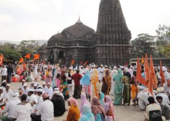 घोर कलियुग ! त्र्यंबकेश्वरमध्ये साधू आणि वारकऱ्यांमध्ये बाचाबाची; साधूंनी थेट चाकू घेऊन… , वाचा नेमकं काय घडलंय
