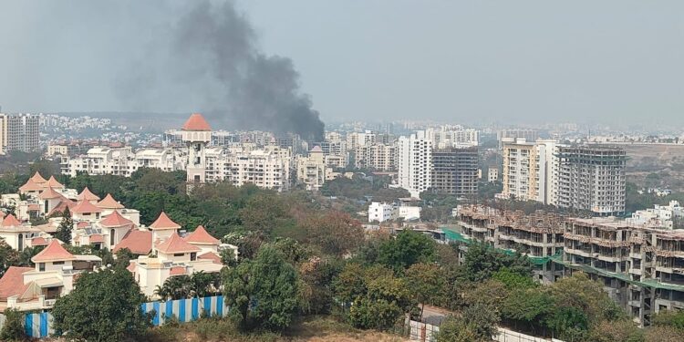 Pune Fire Incident : पुण्यातील उंड्रीमध्ये अकराव्या मजल्यावरील फ्लॅटमध्ये भीषण आग; 6 रहिवाशांची सुखरूप सुटका