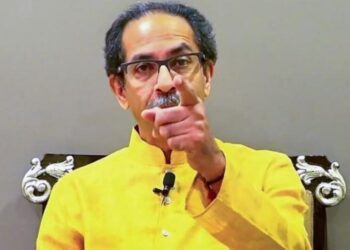 Uddhav Thackeray : ” मनोरुगण गृहमंत्री राज्याला लाभलेला आहे…!” फडणवीसांच्या ‘त्या’ वक्तव्यावरून उद्धव ठाकरेंची जहरी टीका