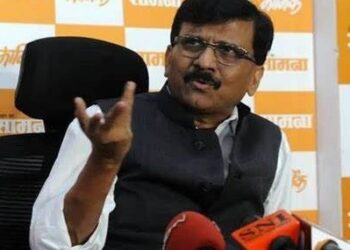 SANJAY RAUT : ” अशोक चव्हाण काँग्रेसवर दावा सांगून हात चिन्ह मिळवणार का ?” चव्हाण यांच्या राजीनाम्यानंतर संजय राऊतांची खरमरीत टीका