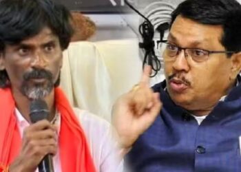 वडेट्टीवारांच्या ‘त्या’ वक्तव्यावरून जरांगे पाटील भडकले’ म्हणाले, ” राहुल गांधी असले नेते कसे काय निवडतात ? “