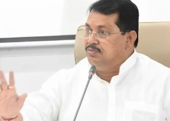 Vijay Wadettiwar : ही मॅच फिक्सिंग आहे का ? विजय वडेट्टीवारांची मनोज जारांगेंवर घणाघाती टीका