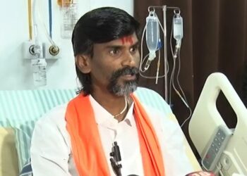 BIG NEWS : मनोज जरांगे पाटील यांचे उपोषण मागे, आंदोलनाची पुढची दिशा लवकरच करणार जाहीर