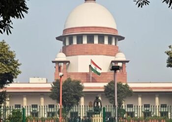 Supreme Court : आज ठाकरे गटासाठी महत्त्वाचा दिवस ! नार्वेकरांच्या निकाला विरोधात सर्वोच्च न्यायालयात सुनावणी, महाराष्ट्राचे लक्ष दिल्लीकडे
