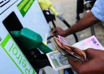 Petrol, Diesel Prices Cut : पेट्रोल आणि डिझेलच्या दरात दोन रु. कपात; विरोधकांचा खोचक सवाल, ” 2 रु. पुन्हा वाढणार नाहीत याची गॅरंटी काय ! “