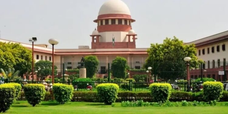 Supreme Court : सर्वोच्च न्यायालयाने 19 लाख गहाळ EVM वर आरोपांना फटकारले; निवडणुकीत बॅलेट पेपर वापरण्याच्या याचिकेवर सुनावणी करण्यास नकार