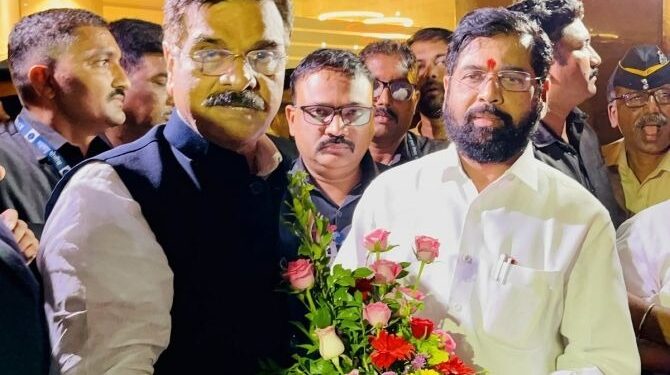 विजय शिवतारे मुख्यमंत्री एकनाथ शिंदे यांच्या भेटीसाठी तडकाफडकी पोहोचले; ” भेटीला विलंब झाला पण मी माझ्या मनातील भावना मुख्यमंत्र्यांसमोर मांडल्या…! ” मुख्यमंत्र्यांच्या मध्यस्थीनंतर पुढे काय ?