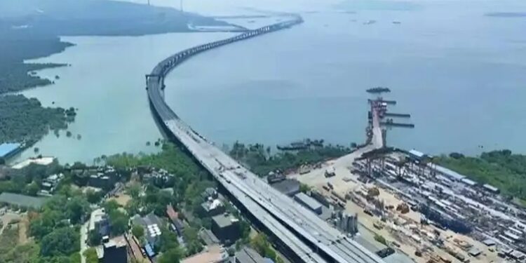 न्हावा-शिवडी अटल सेतूवरून उडी मारून डॉक्टर महिलेची आत्महत्या; सुसाईड नोटमध्ये समजले…