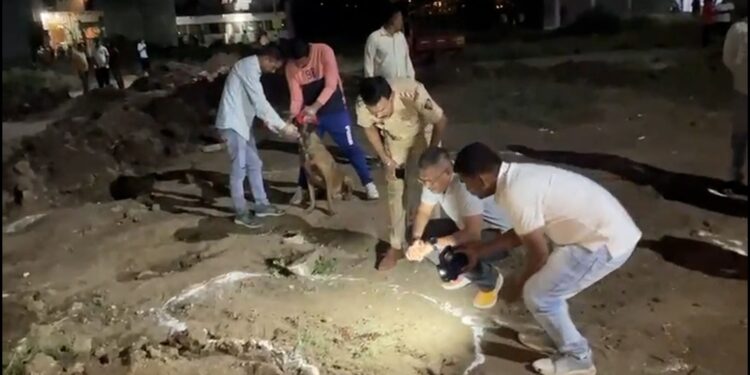 वाळुंजमध्ये सामाजिक कार्यकर्त्याची हत्या वाळू तस्करांनी नाही, तर पोलीस कर्मचाऱ्यानी केली होती ! गुन्हे शाखेच्या तपासानंतर धक्कादायक खुलासा, वाचा नेमक प्रकरण