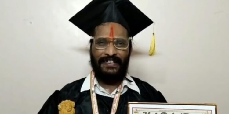 Dr. Abhijeet Bichukale : अभिजीत बिचुकले डॉक्टर झाले !