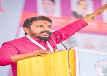 Amol Mitkari : ” शिवतारेच्या मागचा मास्टरमाइंड दुसराचं आहे, शिवतारेची एवढी औकात नाही की तो… ! ” नेमकं काय म्हणाले मिटकरी ? वाचा सविस्तर