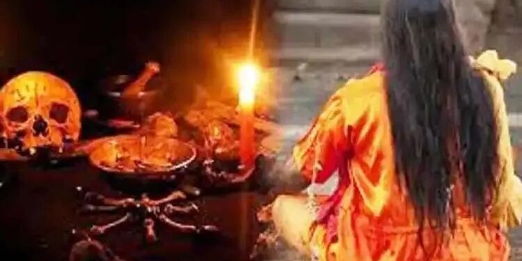 Sangali Crime : स्मशानभूमीत काळ्या कपड्यात बाहुल्यांवर बांधले होते मुला मुलींचे फोटो; आघोरी प्रकारामुळे गावात दहशत