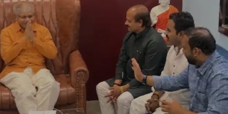 Lok Sabha Elections 2024 : पुण्यात लोकसभेची रंगत वाढणार ! वसंत मोरे प्रकाश आंबेडकरांच्या भेटीसाठी दाखल