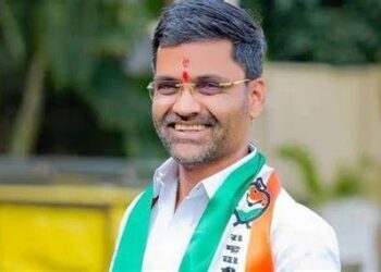 Lok Sabha Elections 2024 : अहमदनगरमधून निलेश लंकेंची लोकसभा निवडणुक लढवणार असल्याची घोषणा; आमदारकीचा राजीनामा देताना अश्रू अनावर