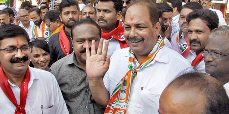 Lok Sabha Election 2024 : माढ्यात लोकसभा उमेदवारी निश्चित करण्याच्या प्रक्रियेला वेग; मविआ कडून प्रवीण गायकवाड इच्छुक, दिल्लीत शरद पवारांची घेतली भेट