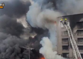 Mumbai Breaking : नवी मुंबईतील पावणे एमआयडीसीतील केमिकल कंपनीला भीषण आग; Video Viral
