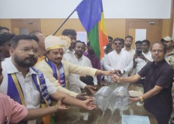 ससूनमध्ये आयसीयुत उंदीर चावल्याने रुग्णाचा मृत्यू ? वसंत मोरे यांनी उंदीर पकडण्याचा पिंजरा भेट देऊन डिवचले, सत्य नेमकं काय ?