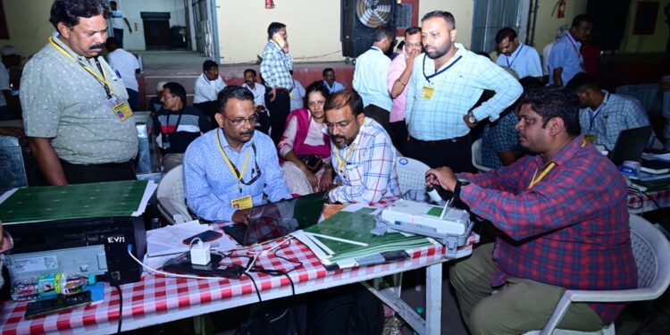 Lok Sabha Elections 2024 : दुसऱ्या टप्प्यात राज्यातील 8 मतदार संघात एकूण 352 उमेदवारांपैकी 299 उमेदवारांचे अर्ज वैध