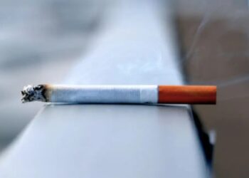 Murder Case : मैत्रिणींने सिगरेटचा धूर मित्राच्या तोंडावर सोडला; दोघांमध्ये वाद एवढा विकोपाला गेला की तिने थेट त्याला संपवूनच टाकले ! CCTV कॅमेरा थरार कैद