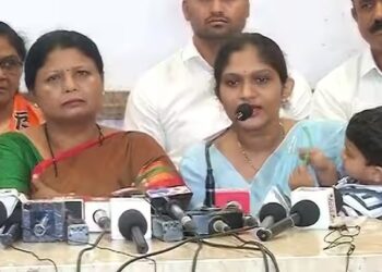 ” लोखंडी रॉडने मारहाण; बाळाच्या डीएनए चाचणीची मागणी, मला उपभोगाची वस्तू म्हणून… ! ” भाजप खासदार रामदास तडस यांच्यावर सूनेचे गंभीर आरोप, भाजपच्या गोटात खळबळ