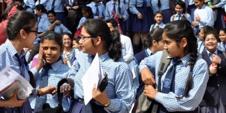 चांगली बातमी : ‘त्या’ 4 दिवसांमध्ये विद्यार्थिनींना मिळणार सुट्टी ! हे नियम मात्र पाळावे लागणार